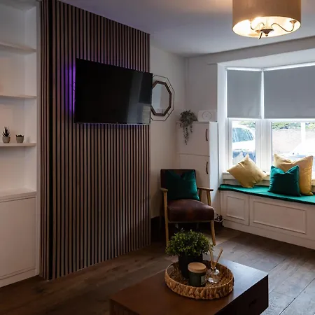Royal Retreat & Lego With Free Parking! * Windsor