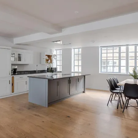 Apartment Circus Of Colour - Farringdon - By Frankie Says