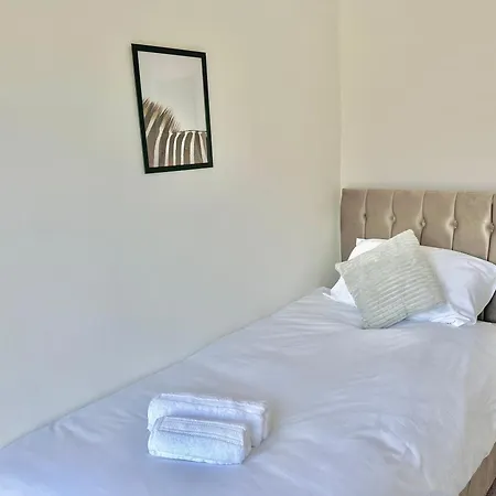 Long Term Comfort - Modern 3br Retreat With Free Parking & Wifi * Enfield
