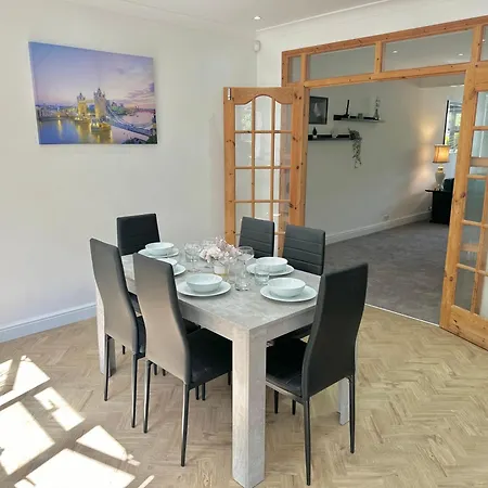 Long Term Comfort - Modern 3br Retreat With Free Parking & Wifi * Enfield