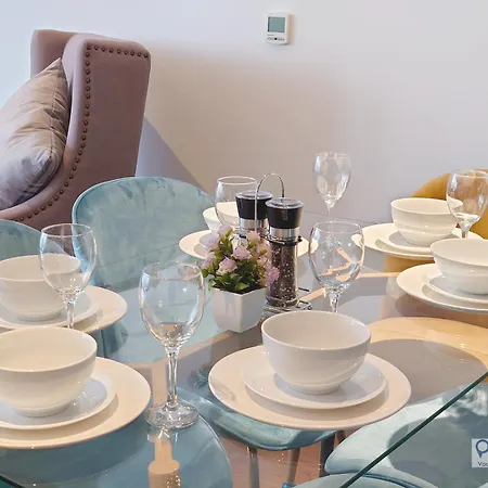 Apartment Deluxe Two Bed By Excel & O2