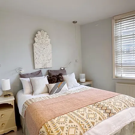 Villa Modern Design 3brs 2f House Close To Victoria London