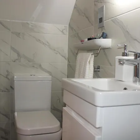 Flat In Shepherd's Bush London