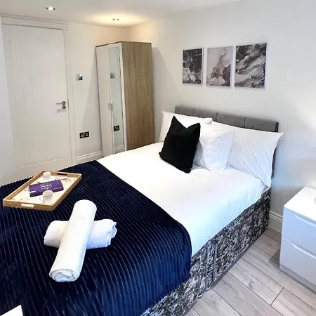 Flat In Shepherd's Bush * London