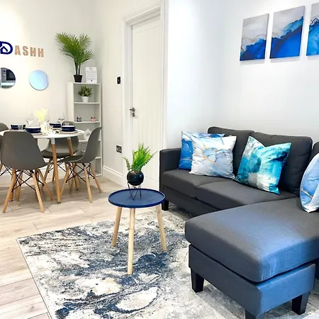 Flat In Shepherd's Bush