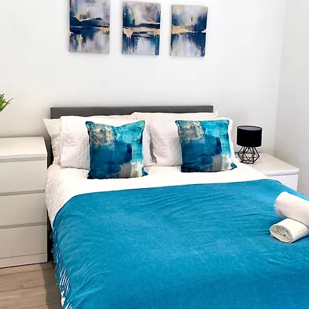 Flat In Shepherd's Bush * London