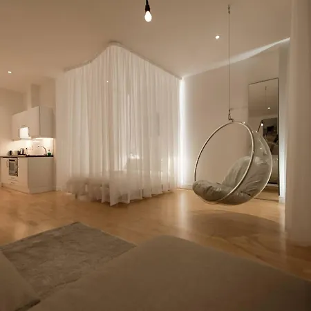 The William Wallace, By The Design Traveller Apartment *