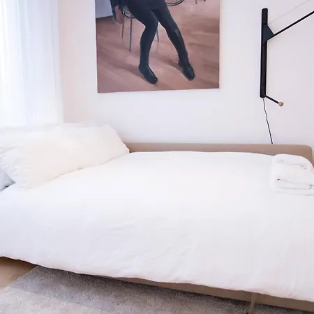 The William Wallace, By The Design Traveller Apartment *