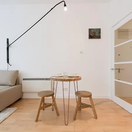 The William Wallace, By The Design Traveller Apartment *