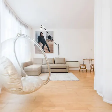The William Wallace, By The Design Traveller Apartment