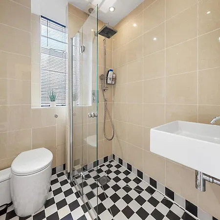 Apartment Paddington Station Paradise For Up To 4 Guests! Dream 2 Mins Walk From Station With Extra Double Sofa Bed! London