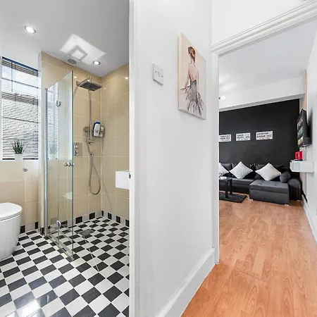 Paddington Station Paradise For Up To 4 Guests! Dream 2 Mins Walk From Station With Extra Double Sofa Bed! London