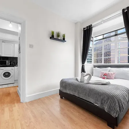 Paddington Station Paradise For Up To 4 Guests! Dream 2 Mins Walk From Station With Extra Double Sofa Bed!