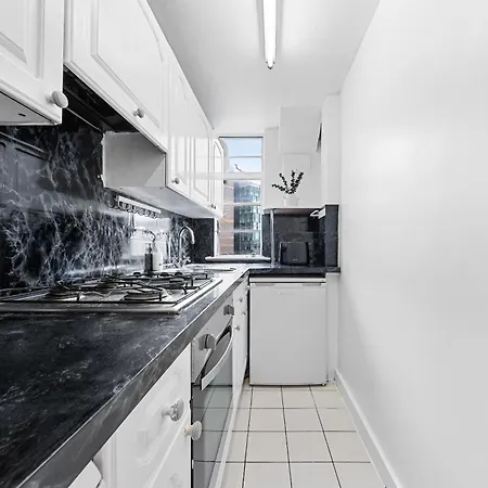 Paddington Station Paradise For Up To 4 Guests! Dream 2 Mins Walk From Station With Extra Double Sofa Bed! Apartment *