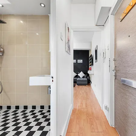 Apartment Paddington Station Paradise For Up To 4 Guests! Dream 2 Mins Walk From Station With Extra Double Sofa Bed!