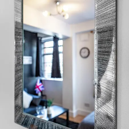Apartment Paddington Station Paradise For Up To 4 Guests! Dream 2 Mins Walk From Station With Extra Double Sofa Bed! *