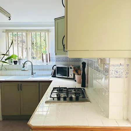 Kensington Secret Gem Apartment