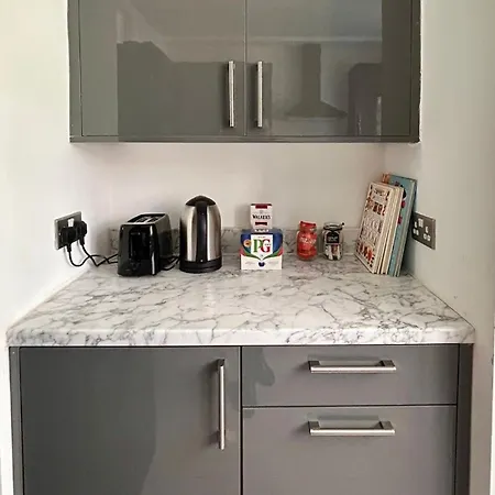 2 Bed Near Nine Elms Station * London