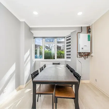 Pass The Keys Stylish Gardenten Mins To *