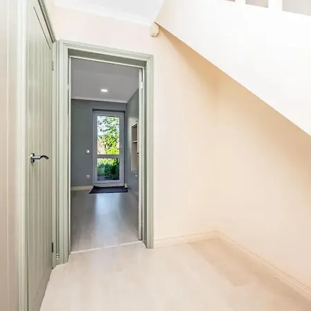 Pass The Keys Stylish Gardenten Mins To