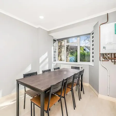 Pass The Keys Stylish Gardenten Mins To Holiday home London