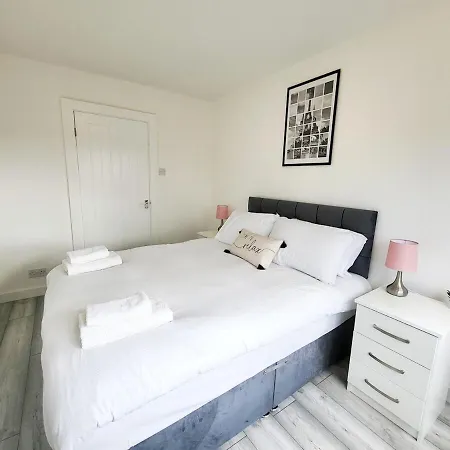Apartamento Stylish 2br Retreat - Near Station, Free Parking Raynes Park