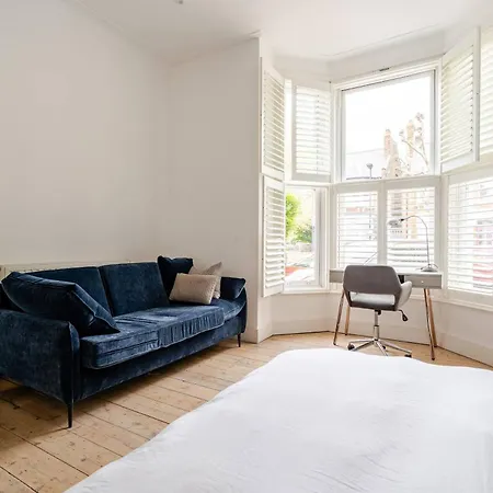 Blue Valley House * London