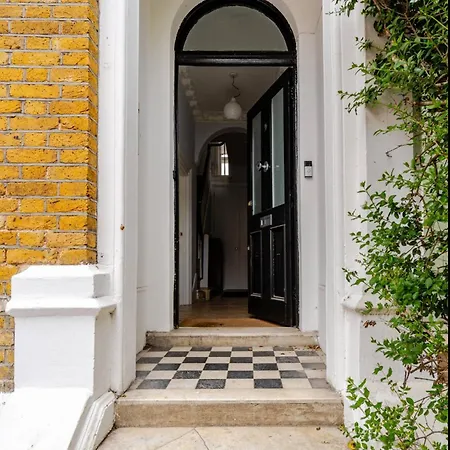 Holiday home Blue Valley House London