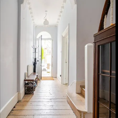 Holiday home Blue Valley House London