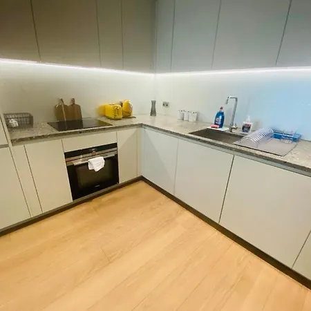 Lovely 2bedroom At O2 01 *