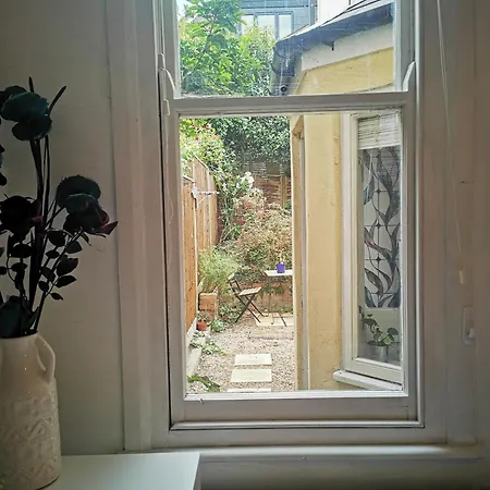 1-bed Victorian Gf In London