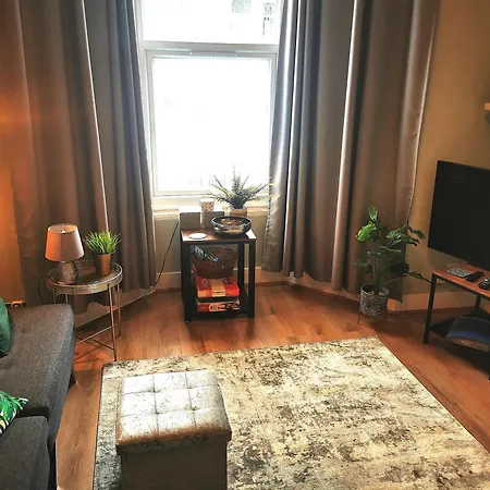 1-bed Victorian Gf In * London