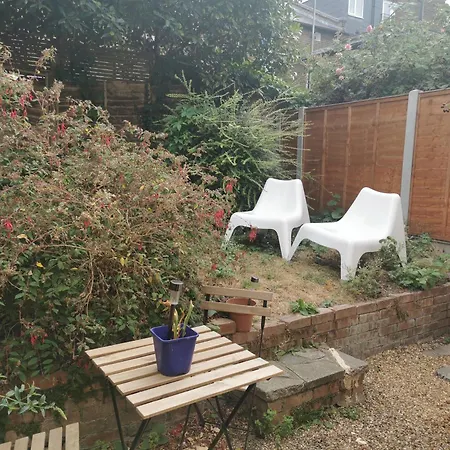 Appartement 1-bed Victorian Gf In *