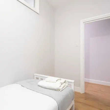 Apartment 2 Bedroom Flat Near Tottenham Hotspur Stadium *