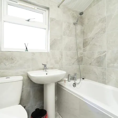2 Bedroom Flat Near Tottenham Hotspur Stadium