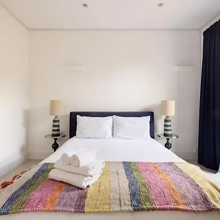 Modern 3 Bedroom Townhouse By Wild Roses Holiday home *