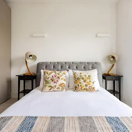 Holiday home Modern 3 Bedroom Townhouse By Wild Roses London