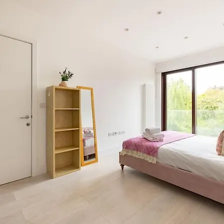 Holiday home Modern 3 Bedroom Townhouse By Wild Roses *
