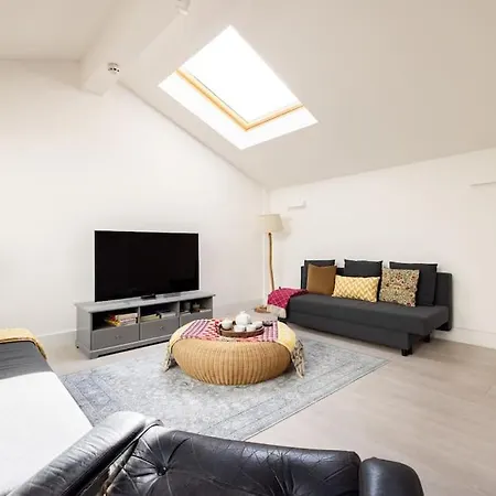 Modern 3 Bedroom Townhouse By Wild Roses Holiday home *