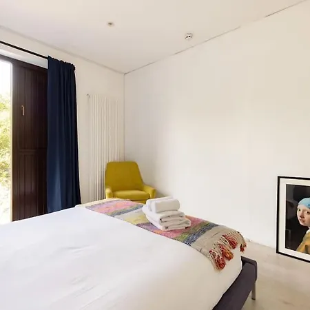 Modern 3 Bedroom Townhouse By Wild Roses London