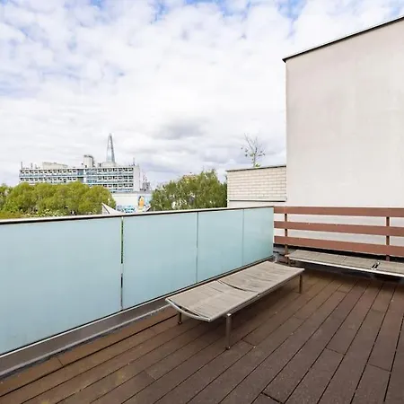 Modern 3 Bedroom Townhouse By Wild Roses