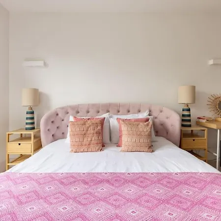Modern 3 Bedroom Townhouse By Wild Roses