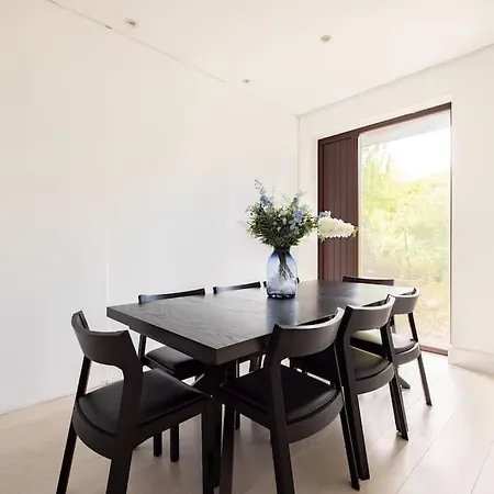 Modern 3 Bedroom Townhouse By Wild Roses * London