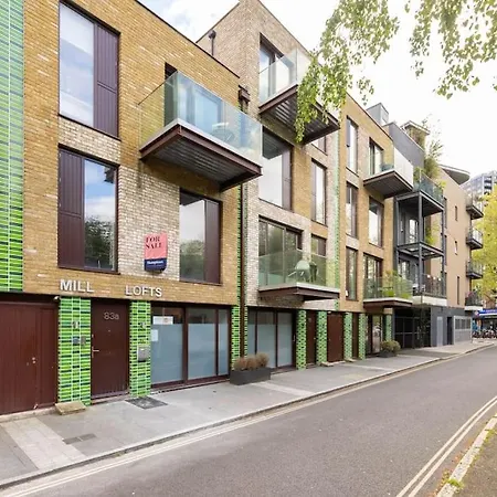 Holiday home Modern 3 Bedroom Townhouse By Wild Roses London