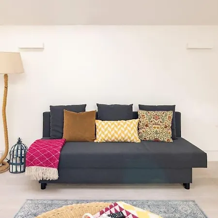 Modern 3 Bedroom Townhouse By Wild Roses London