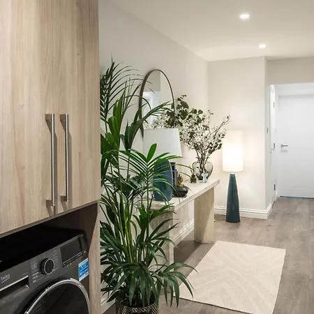 Bc1 Westkensington-baronscourt-luxuryonebed-10minpicadilly Apartment London