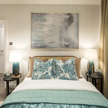 Bc1 Westkensington-baronscourt-luxuryonebed-10minpicadilly London