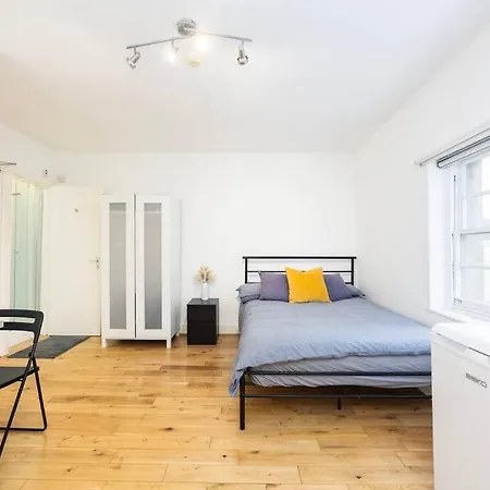 Apartment Islington- Offord Road