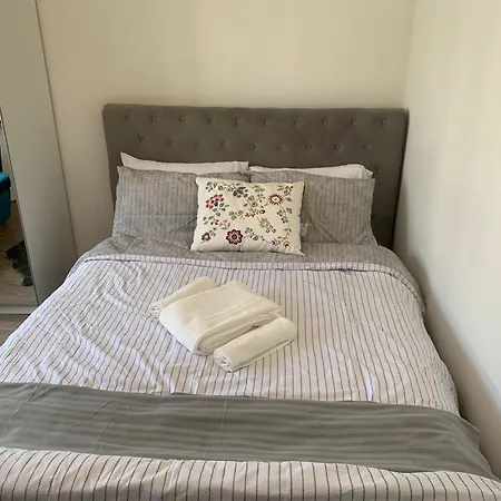 Mayfair * Northolt (Greater London)