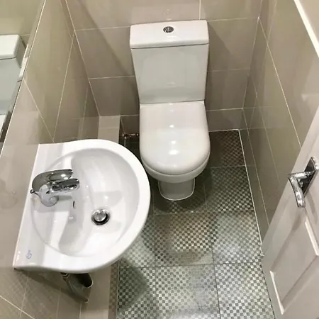 Private Flat, Next To Hyde Park Apartment